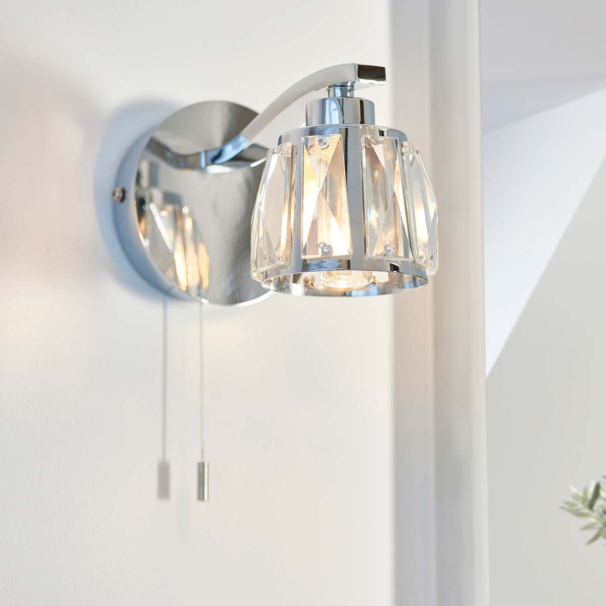 Ria Single Switched Bathroom Wall Light Chrome / Crystal